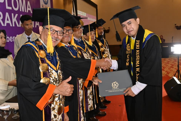 WISUDA XXIII SARJANA DAN DIPLOMA STMIK AMIKOM SURAKARTA – a Celebration Full of Joy and Hope
