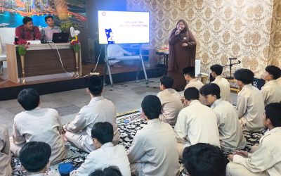 LPPM STMIK AMIKOM SURAKARTA DUKUNG PENINGKATAN KOMPETENSI DIGITAL SANTRI AL MULTAZAM